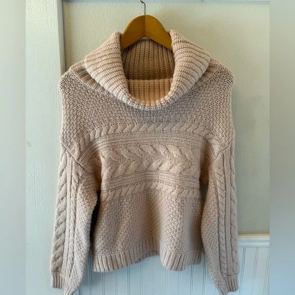 🎉 SOLD 🎉 Elie Tahari Pink Blush Neck Sweater - Picture 2 of 4